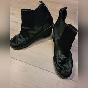 DKNY Chelsea Boots